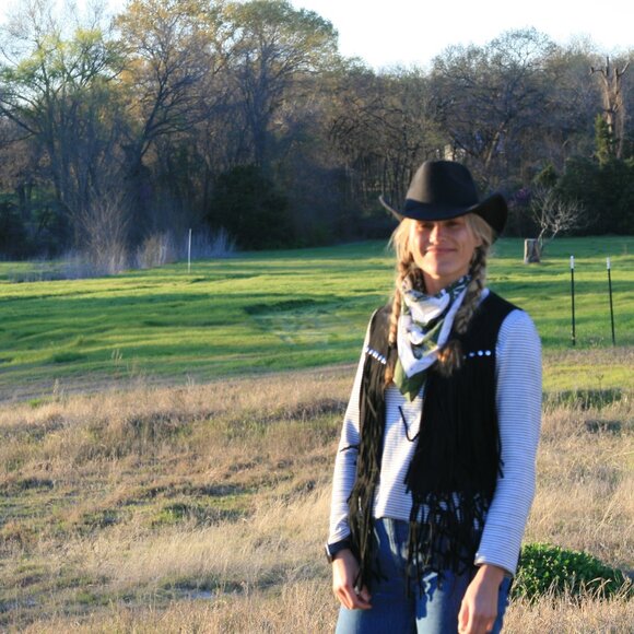 Meet your Posher, Katie - Picture 2 of 2